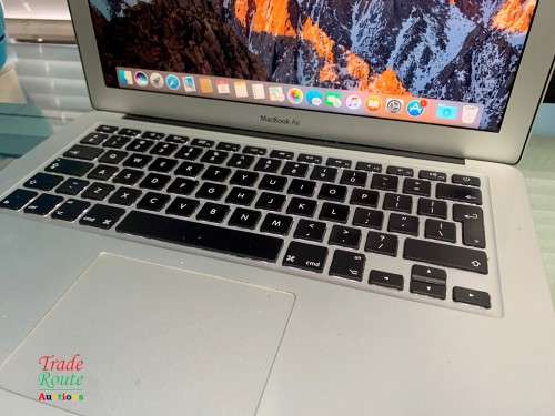 MacBook Air 13.3-inch | Core i5 1.4GHz | 4GB RAM | 256GB SSD DRIVE **  EARLY 2014***
