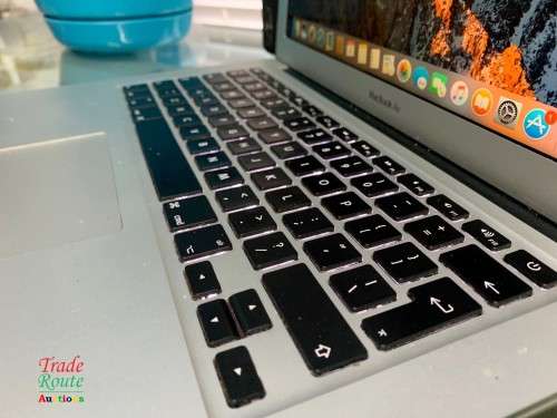 MacBook Air 13.3-inch | Core i5 1.4GHz | 4GB RAM | 256GB SSD DRIVE **  EARLY 2014***
