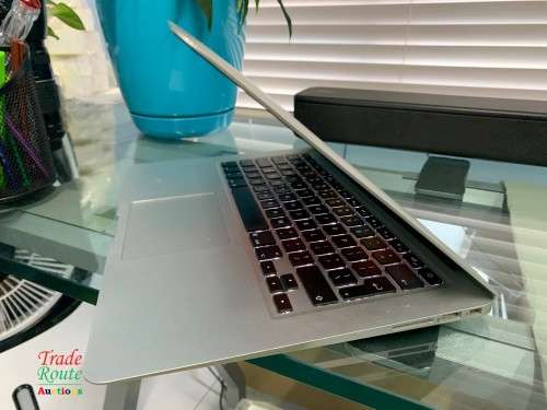 MacBook Air 13.3-inch | Core i5 1.4GHz | 4GB RAM | 256GB SSD DRIVE **  EARLY 2014***