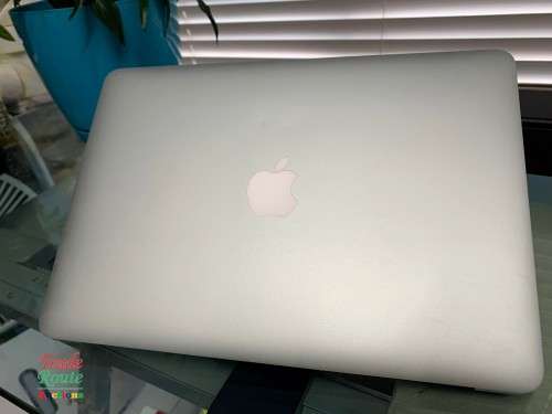 MacBook Air 13.3-inch | Core i5 1.4GHz | 4GB RAM | 256GB SSD DRIVE **  EARLY 2014***