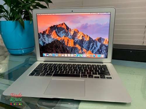 MacBook Air 13.3-inch | Core i5 1.8GHz | 4GB RAM | 128GB SSD DRIVE