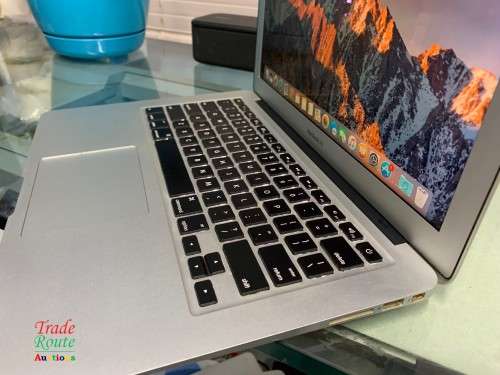MacBook Air 13.3-inch | Core i5 1.8GHz | 4GB RAM | 128GB SSD DRIVE