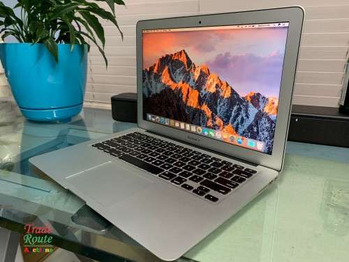 MacBook Air 13.3-inch | Core i5 1.8GHz | 4GB RAM | 128GB SSD DRIVE