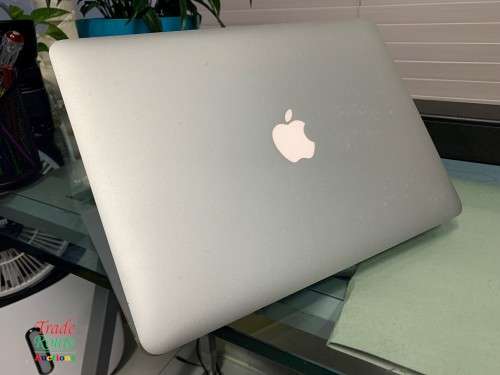 MacBook Air 13.3-inch | Core i5 1.8GHz | 4GB RAM | 128GB SSD DRIVE