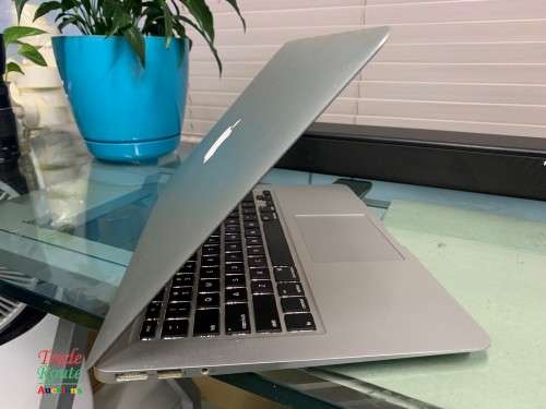 MacBook Air 13.3-inch | Core i5 1.8GHz | 4GB RAM | 128GB SSD DRIVE