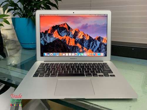 MacBook Air 13.3-inch | Core i5 1.8GHz | 4GB RAM | 128GB SSD DRIVE