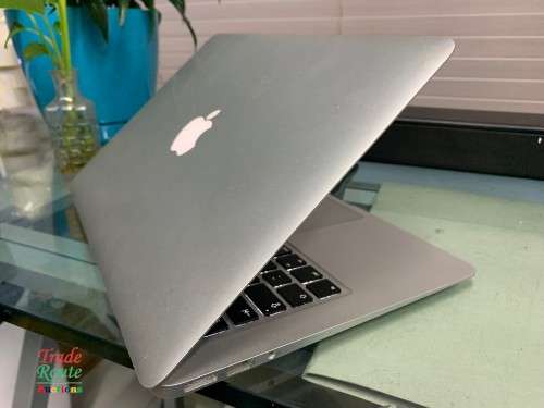 MacBook Air 13.3-inch | Core i5 1.4GHz | 4GB RAM | 256GB SSD DRIVE **  EARLY 2014***