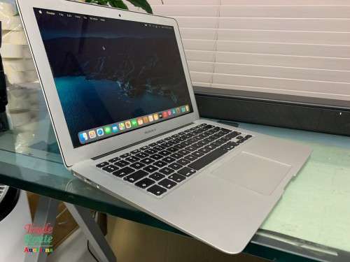MacBook Air 13.3-inch | Core i5 1.4GHz | 4GB RAM | 256GB SSD DRIVE **  EARLY 2014***