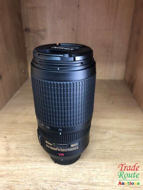 Nikon AF-S VR Zoom-NIKKOR 70-300mm f/4.5-5.6G IF-ED Lens for Nikon DSLR Cameras