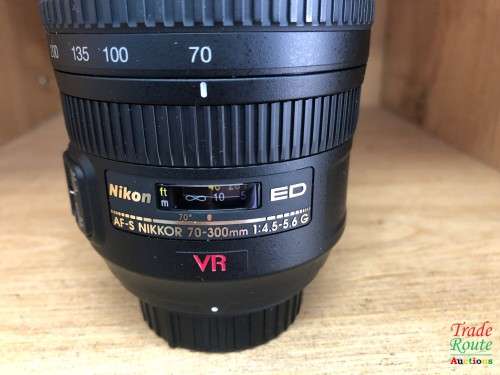 Nikon AF-S VR Zoom-NIKKOR 70-300mm f/4.5-5.6G IF-ED Lens for Nikon DSLR Cameras