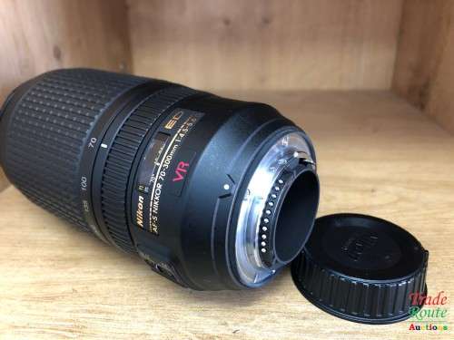 Nikon AF-S VR Zoom-NIKKOR 70-300mm f/4.5-5.6G IF-ED Lens for Nikon DSLR Cameras