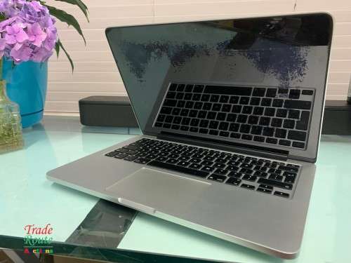 Apple MacBook Pro 13.3-inch  | Core i5 2.4GHz | 8GB RAM | 256GB SSD  ** RETINA DISPLAY * LATE 2013
