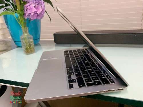 Apple MacBook Pro 13.3-inch  | Core i5 2.4GHz | 8GB RAM | 256GB SSD  ** RETINA DISPLAY * LATE 2013