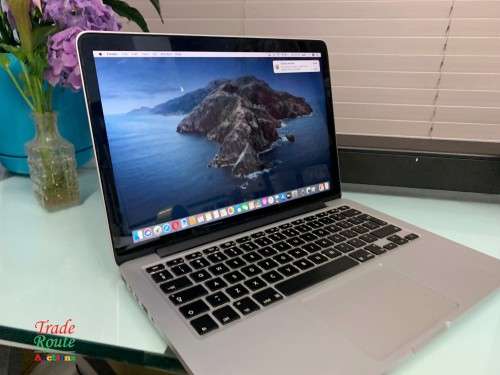 Apple MacBook Pro 13.3-inch  | Core i5 2.4GHz | 8GB RAM | 256GB SSD  ** RETINA DISPLAY * LATE 2013
