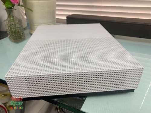 XBOX One S Console (WHITE) Model 1681 1TB [ NO CONTROLLER ]