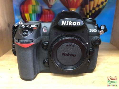 Nikon D200 PROFESSIONAL Digital SLR Camera Body ONLY