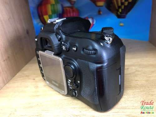 Nikon D200 PROFESSIONAL Digital SLR Camera Body ONLY