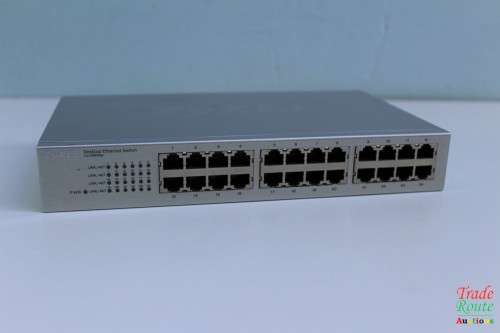 Zyxel ES-124P 24-port Desktop Ethernet Switch Unmanaged