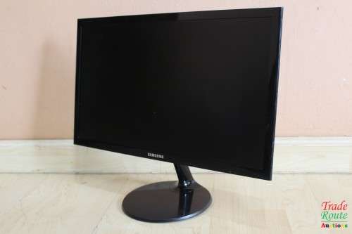 Samsung S19F350HN 18.5` W-LED LED Monitor [ POWER ADAPTER NOT INCLUDED]