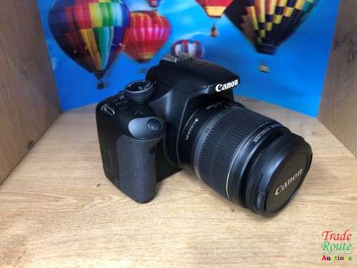 Canon EOS 450D DigitalSLR camera 12.2 Megapixels with Canon 18-55mm Lens Kit