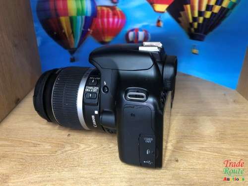 Canon EOS 450D DigitalSLR camera 12.2 Megapixels with Canon 18-55mm Lens Kit