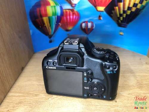 Canon EOS 450D DigitalSLR camera 12.2 Megapixels with Canon 18-55mm Lens Kit