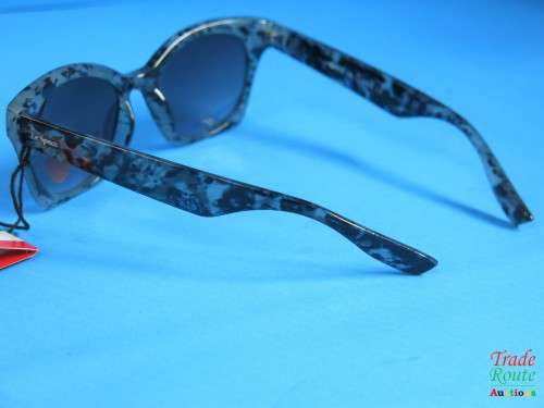 Le Specs  Polarized Sunglass - IN GENERIC HARD CASE