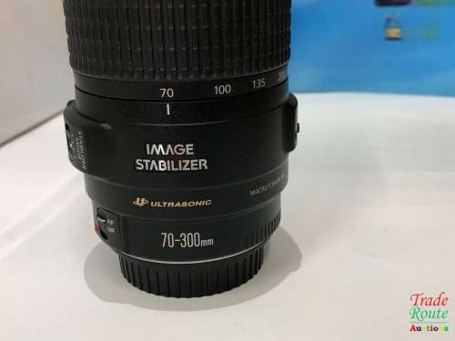 Canon EF 70-300mm IS USM ZOOM LENS - Can be used with Full Frame Cameras