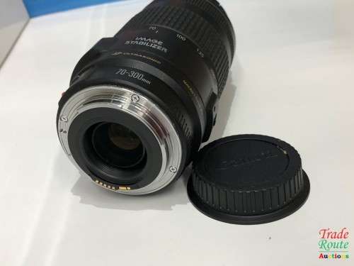 Canon EF 70-300mm IS USM ZOOM LENS - Can be used with Full Frame Cameras