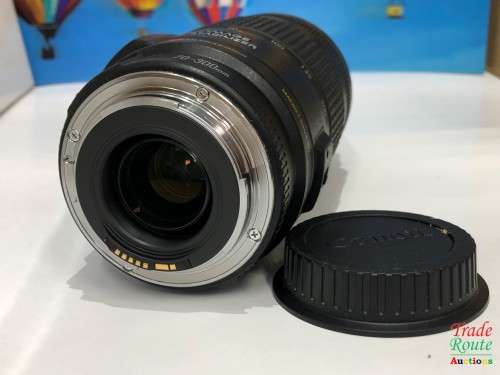 Canon EF 70-300mm IS USM ZOOM LENS - Can be used with Full Frame Cameras