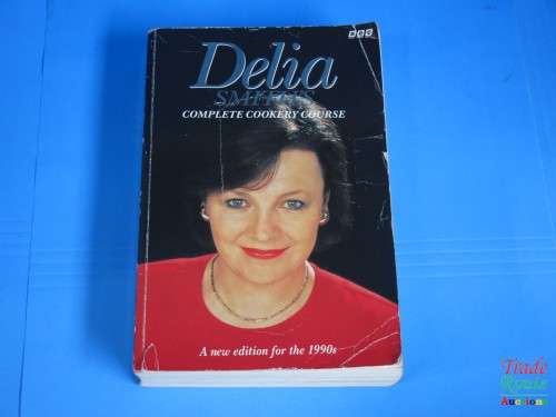 Delia Smith`s Complete Cookery Course Book - A new edition for the 1990s