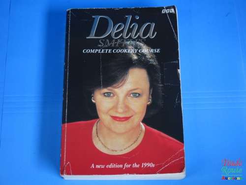 Delia Smith`s Complete Cookery Course Book - A new edition for the 1990s