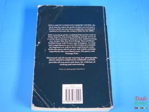 Delia Smith`s Complete Cookery Course Book - A new edition for the 1990s