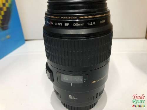 Canon EF 100mm f/2.8 USM Macro Lens