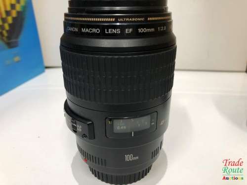 Canon EF 100mm f/2.8 USM Macro Lens