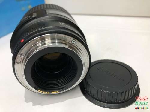Canon EF 100mm f/2.8 USM Macro Lens