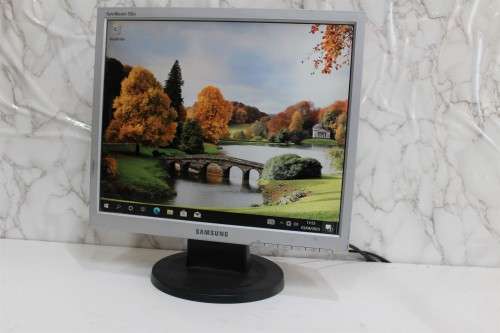 SAMSUNG SyncMaster 720N Monitor Diagonal: 17` - LS17MJVKS