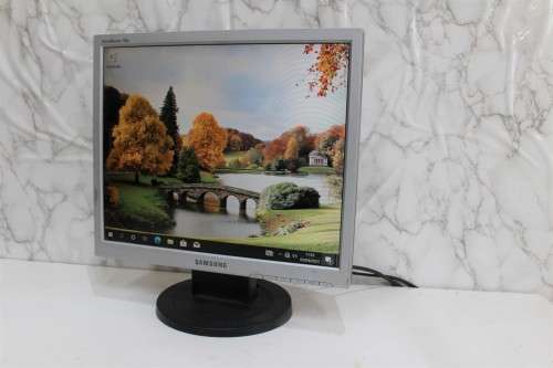SAMSUNG SyncMaster 720N Monitor Diagonal: 17` - LS17MJVKS