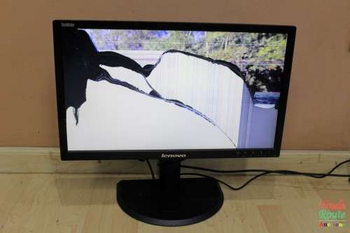 DAMAGED SCREEN - Lenovo Think Vision  23 INCH LED LCD Monitor - For Spares/Repairs