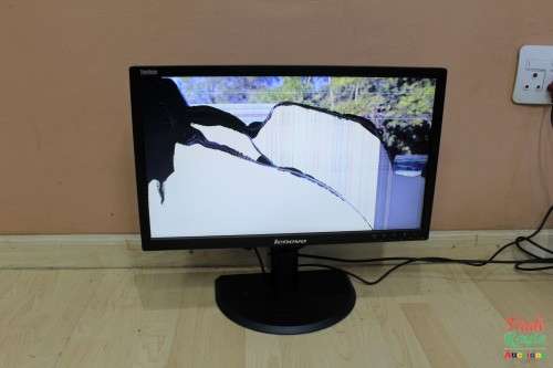 DAMAGED SCREEN - Lenovo Think Vision  23 INCH LED LCD Monitor - For Spares/Repairs