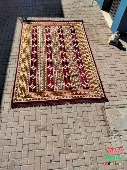 Very Fine Modern and Stunning Turkish Hali Carpet - Made in Turkey  2.00m x 3.00m