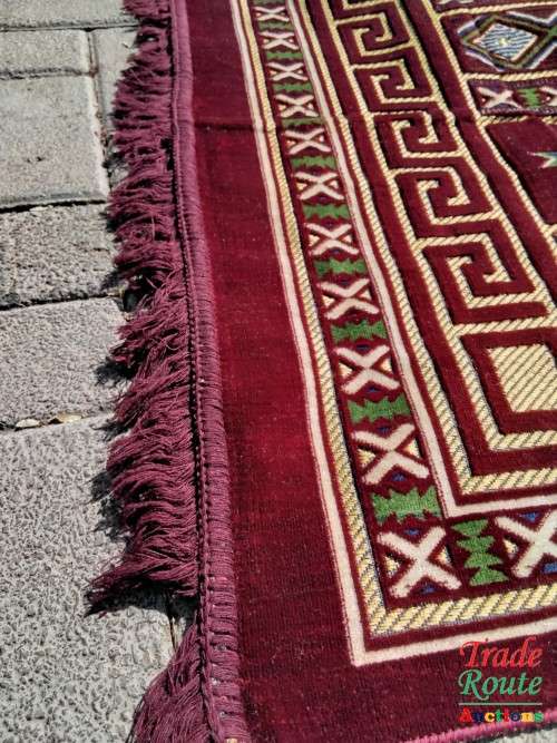 Very Fine Modern and Stunning Turkish Hali Carpet - Made in Turkey  2.00m x 3.00m