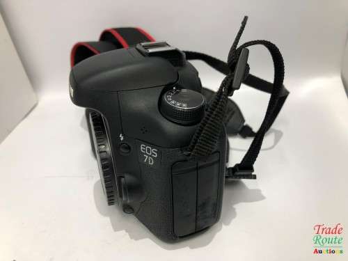 Canon 7D 18MP PROFESSIONAL Digital SLR Camera (BODY) - 18 Megapixels