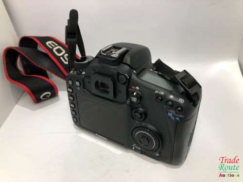 Canon 7D 18MP PROFESSIONAL Digital SLR Camera (BODY) - 18 Megapixels