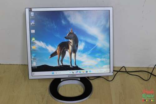 HYUNDAI 19` Inch B90D TFT SXGA LCD Monitor 1280 x 1024 [DVI & VGA PORTS]