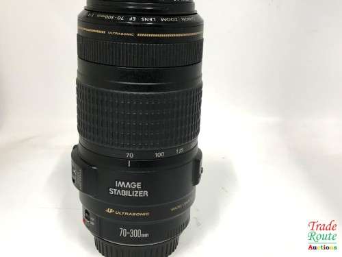Canon EF 70-300mm IS USM ZOOM LENS - Can be used with Full Frame Cameras