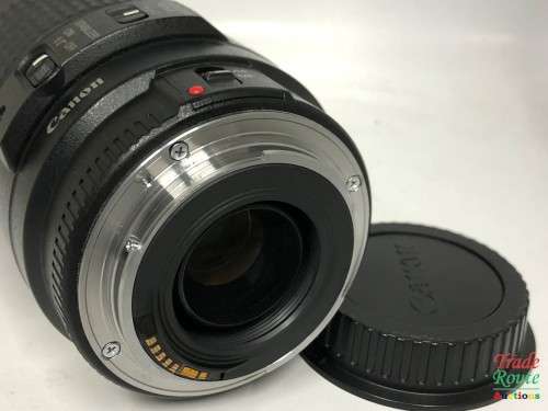 Canon EF 70-300mm IS USM ZOOM LENS - Can be used with Full Frame Cameras