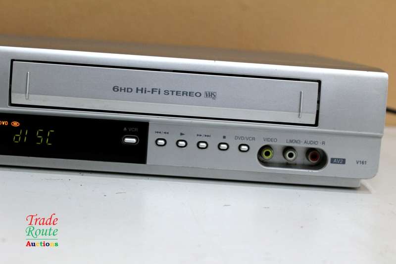 DVD PLAYER VIDEO CASSETTE RECORDER V161 LG DVD/VCR combo V161 - Please Read
