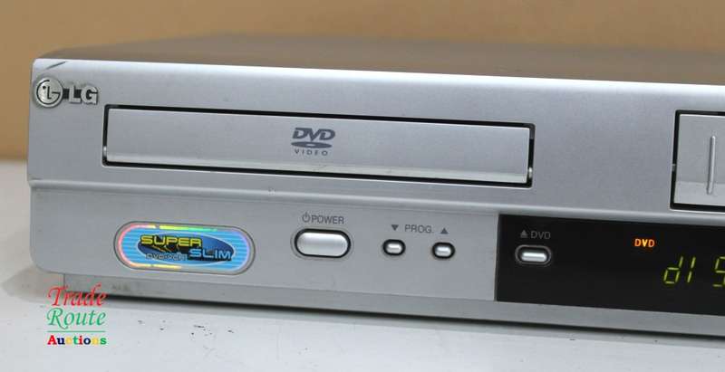 DVD PLAYER VIDEO CASSETTE RECORDER V161 LG DVD/VCR combo V161 - Please Read