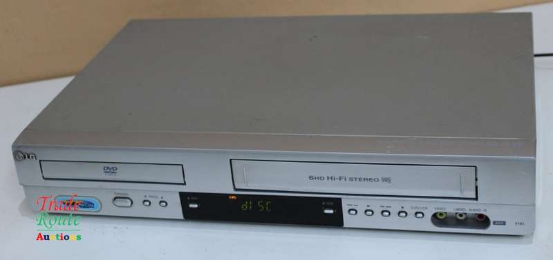 DVD PLAYER VIDEO CASSETTE RECORDER V161 LG DVD/VCR combo V161 - Please Read